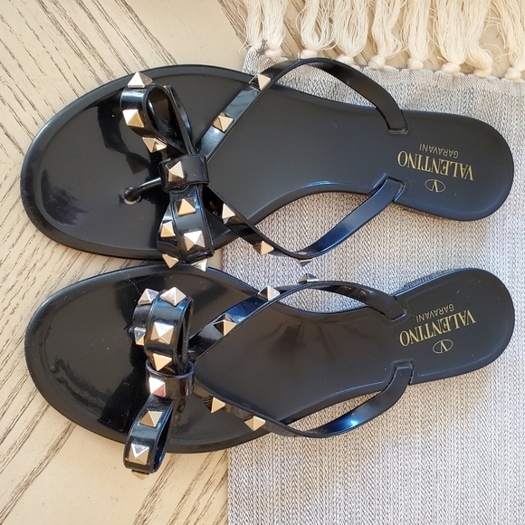 Valentino Garavani rockstud bow jelly thong sandal - Picture 4 of 4